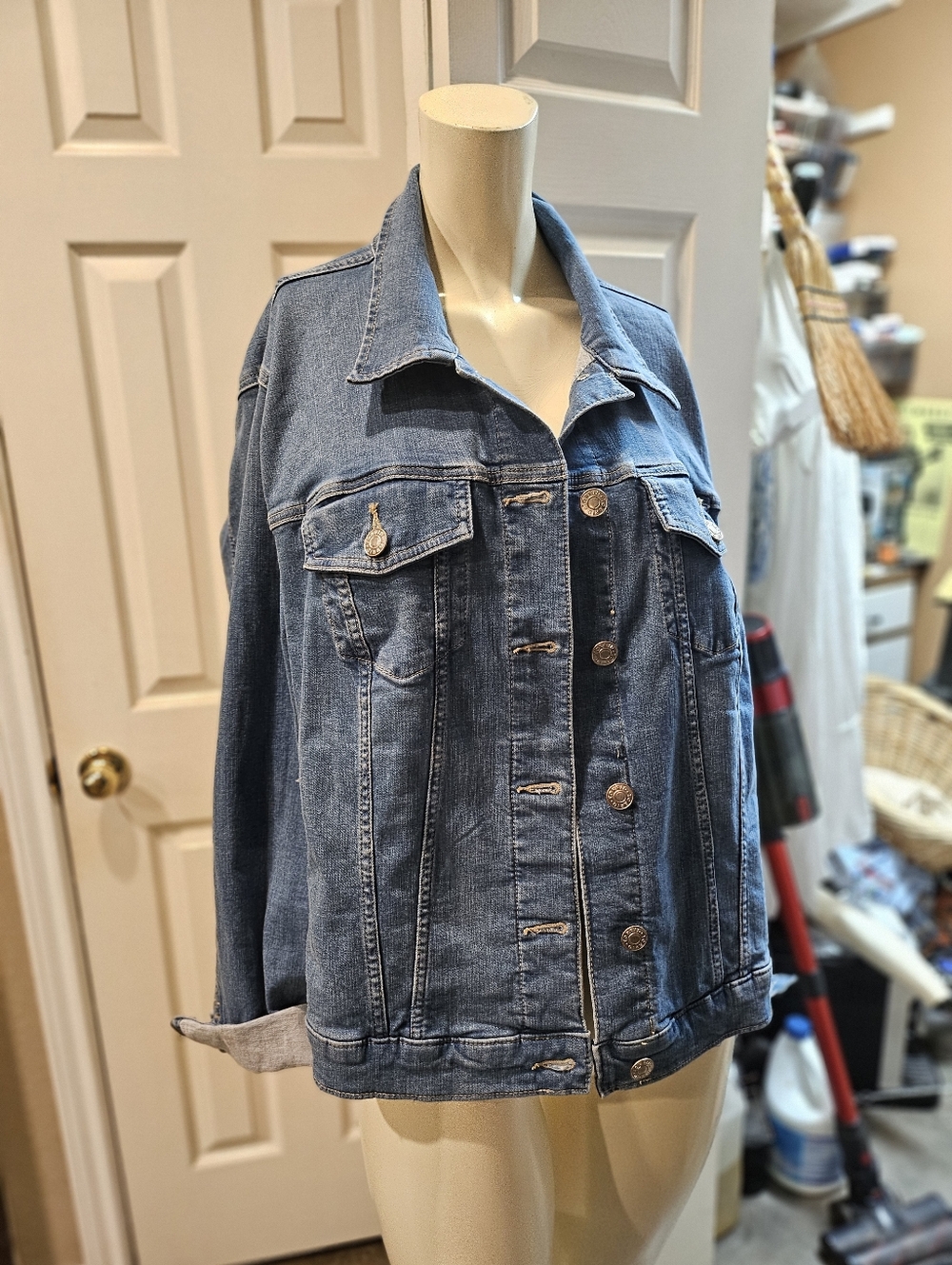 Torrid Faded Denim Jean Trucker Jacket Plus Size 2